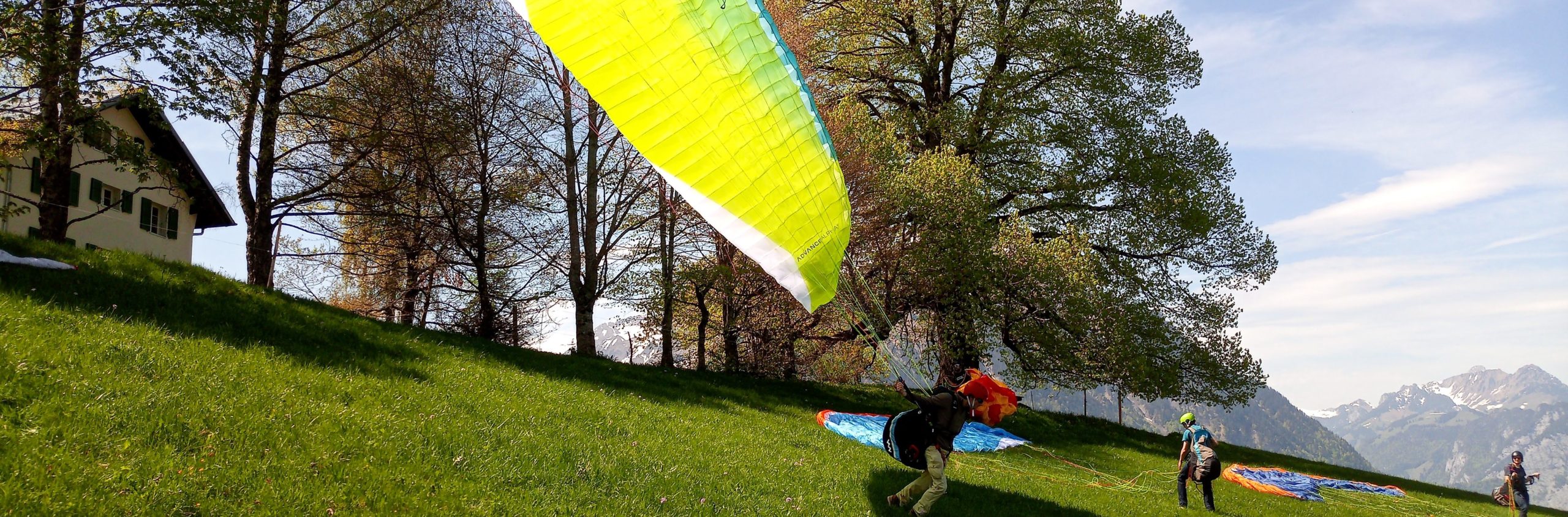 Gleitschirm Schnupperkurs gibt einen Eindruck in das Gleitschirmfliegen während einem Tag.